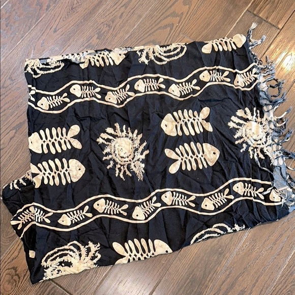 Koko Knot Black and Cream Fish Skeleton Scarf wrap - Picture 2 of 5